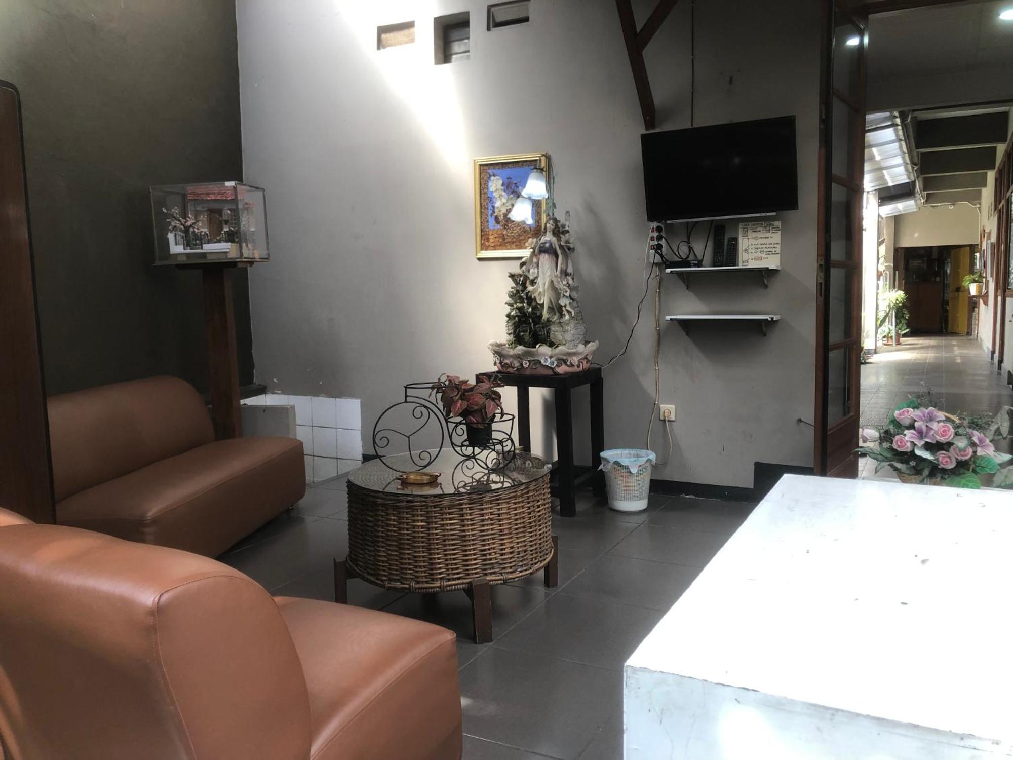 De Riau Guesthouse Bandung Exterior photo