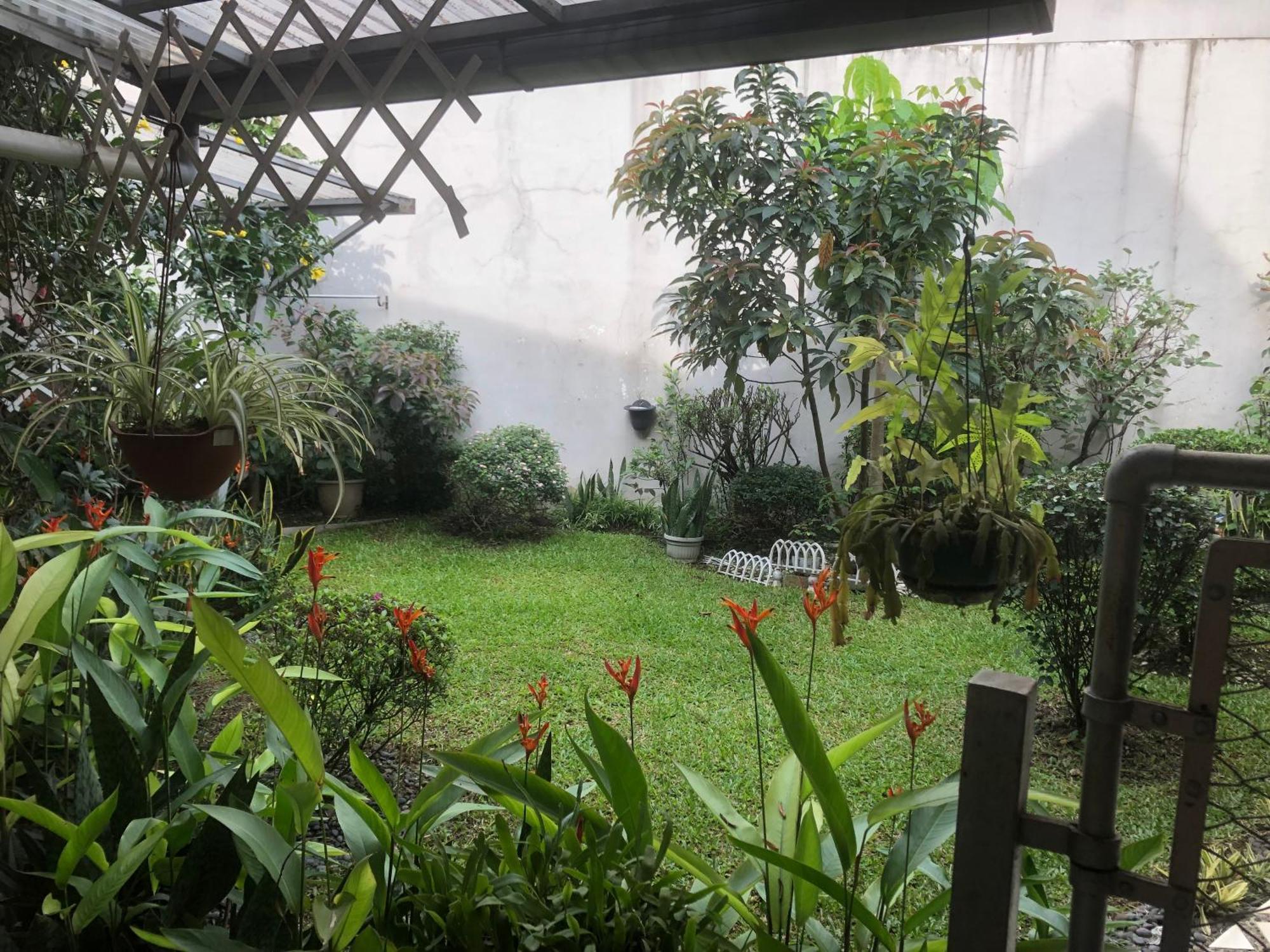 De Riau Guesthouse Bandung Exterior photo
