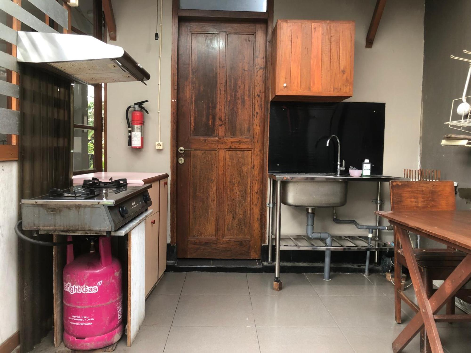 De Riau Guesthouse Bandung Exterior photo