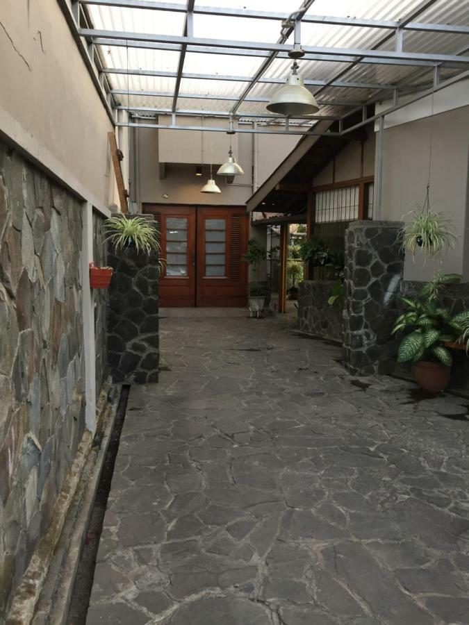 De Riau Guesthouse Bandung Exterior photo