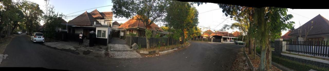 De Riau Guesthouse Bandung Exterior photo